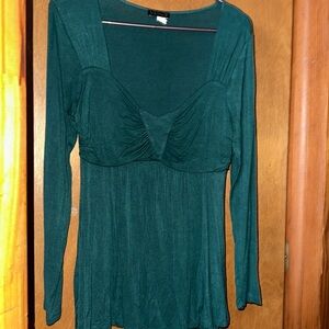 Kelly green top, worn 1 time, long sleeves.